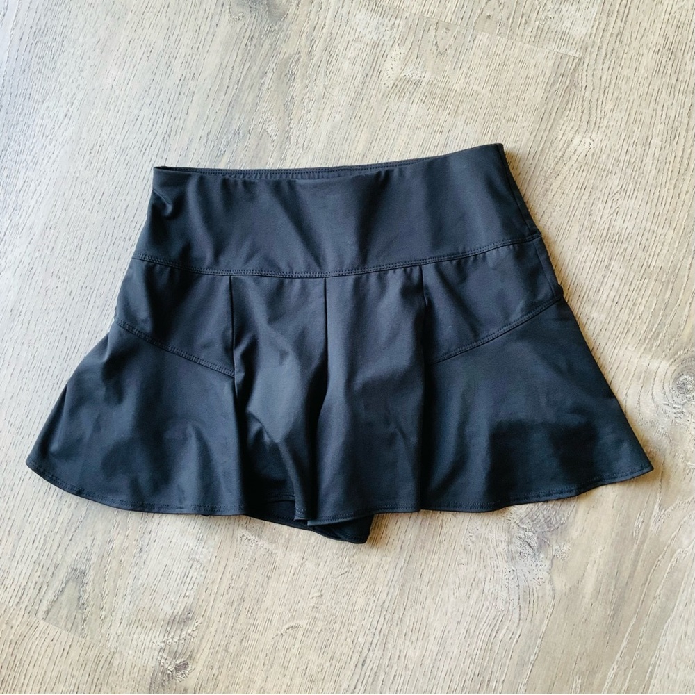 Lucky in Love Black Active Shorts Small 4-6